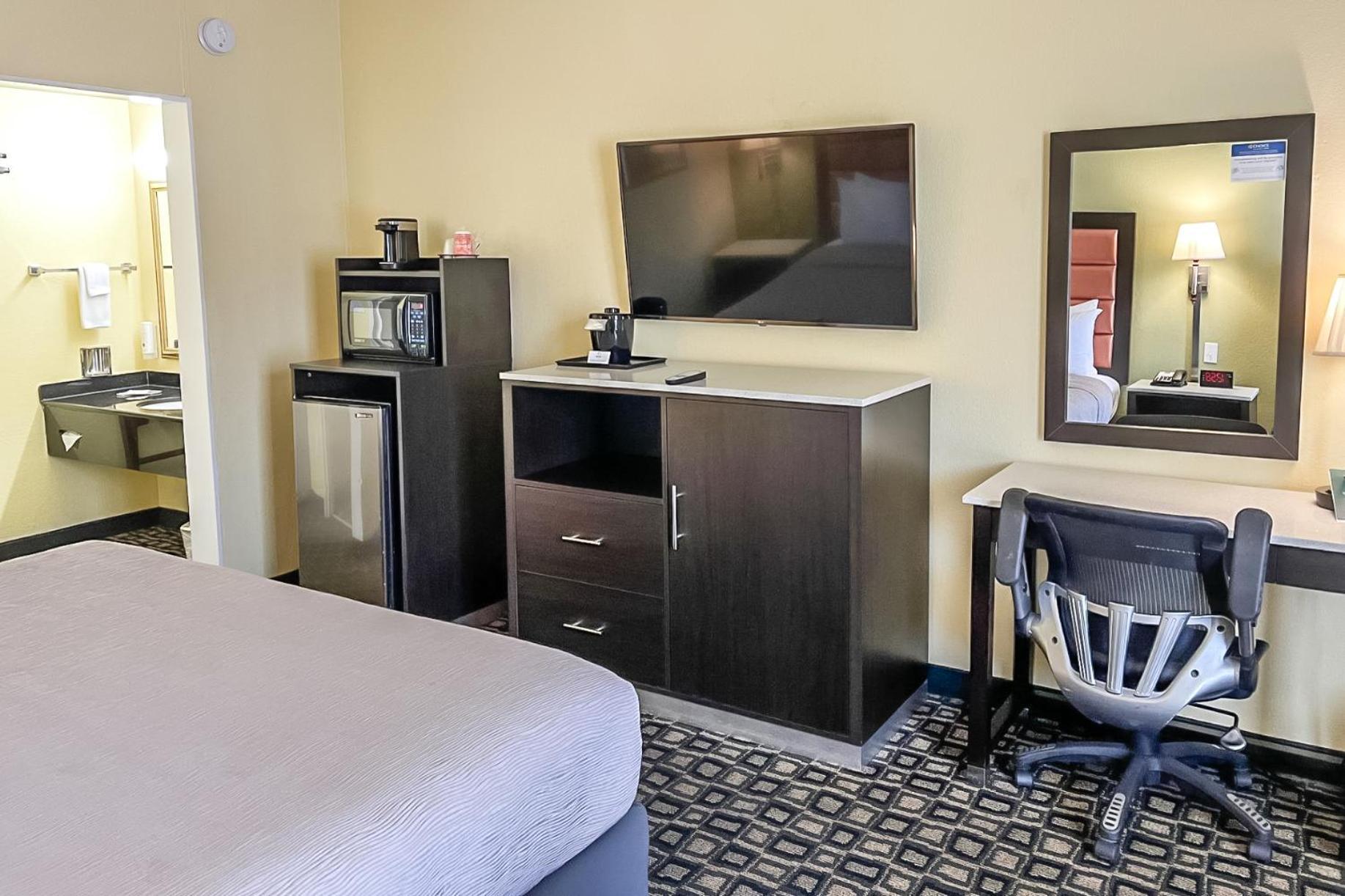 Quality Inn Airport - Cruise Port Tampa Exterior photo
