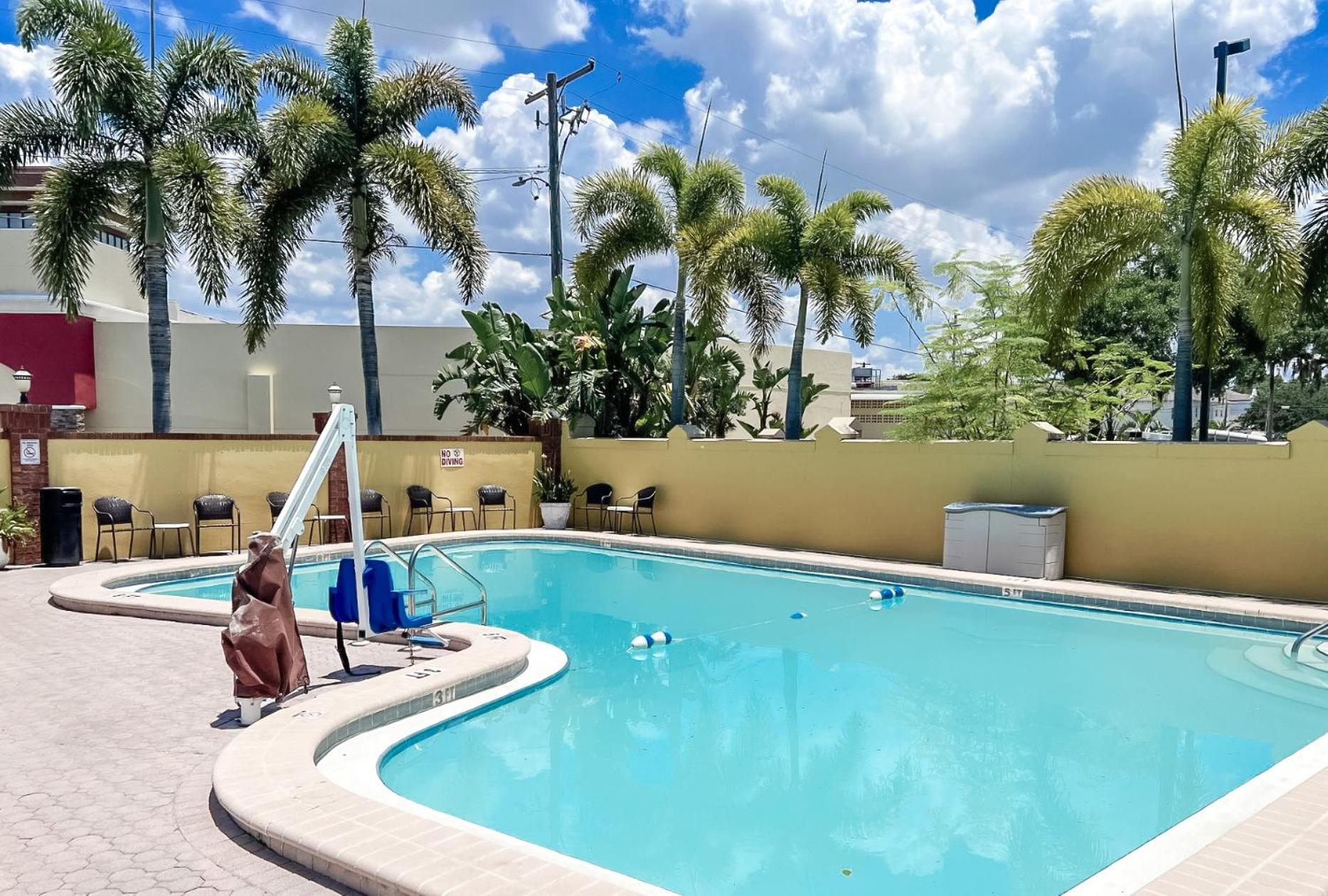 Quality Inn Airport - Cruise Port Tampa Exterior photo